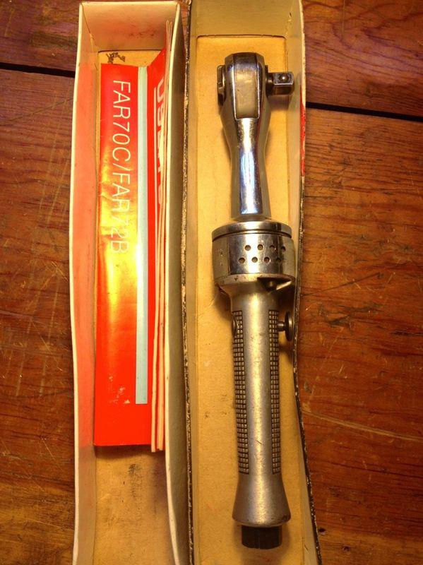 Snap-on dr. air ratchet w/ box, torque nut and bolt runner, 3/8" drive, far70c