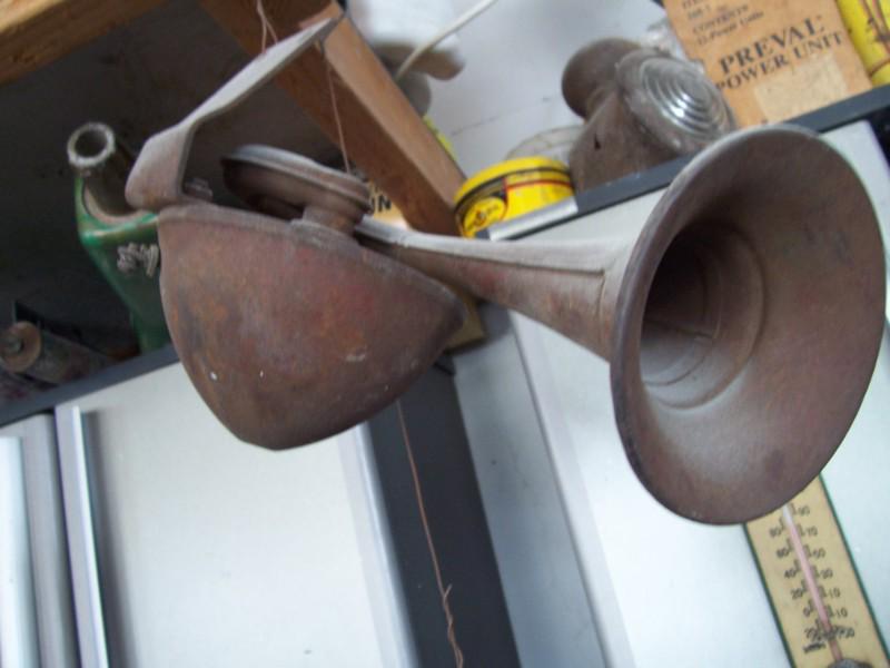Vintage u.s. auto/truck horns; 6-volt