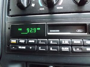 1995-1996 ford escort wagon digital display am-fm stereo radio tape player oem