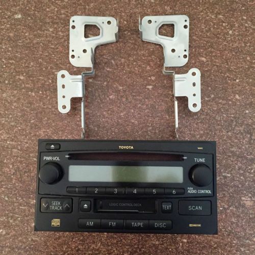 Radio cd/ cassette player w/ brackets suitable for toyota 2004 pn: 86120-52241