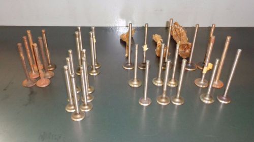 Wholesale lot of (31) vintage engine intake exhaust valves manley gm