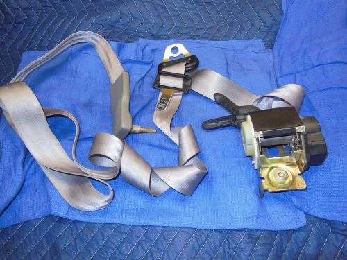 Ford expedition passenger 2nd row middle seat belt gray male retractor rh 00 98