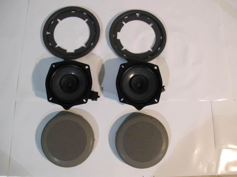2006/7 volvo set of bunk speakers with trim and grills