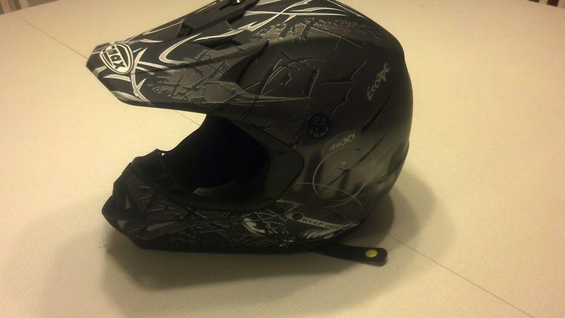 Gmax gm46x1 escape graphic helmet adult xl in silver new out of box