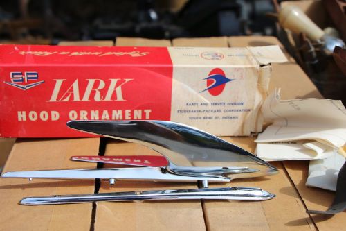 Ac-3073 lark hood ornament new with all the parts