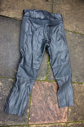 Rayven leather biker trouserst size 40 - used with small rip inside leg seem
