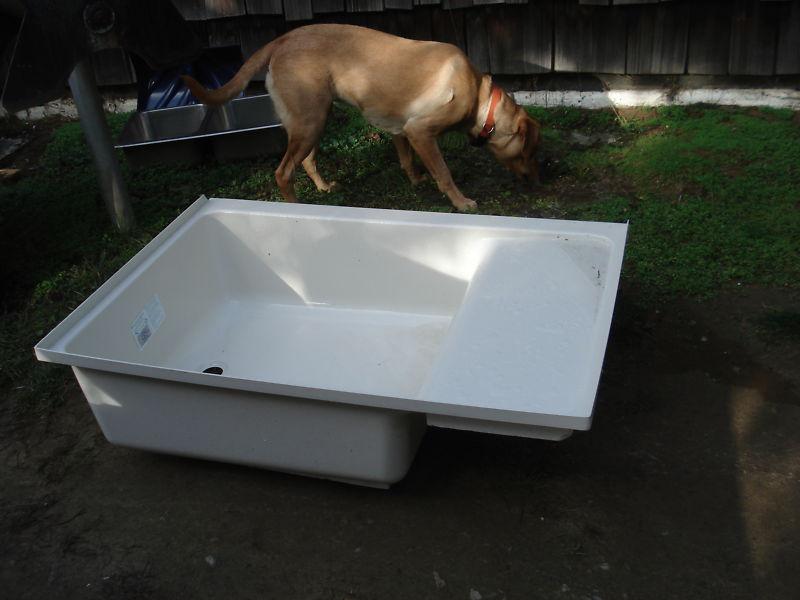 Rv / trailer tub, duo form, 30" x 43" x 10.5".  right hand bath tub, new, off wh