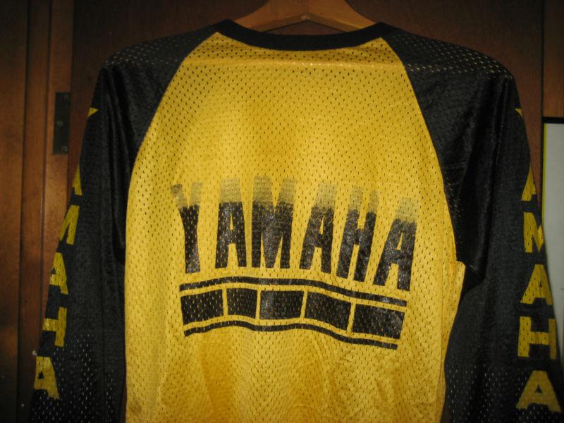 Yamaha dirt bike yellow and black racing mens shirt size m with elbow pads