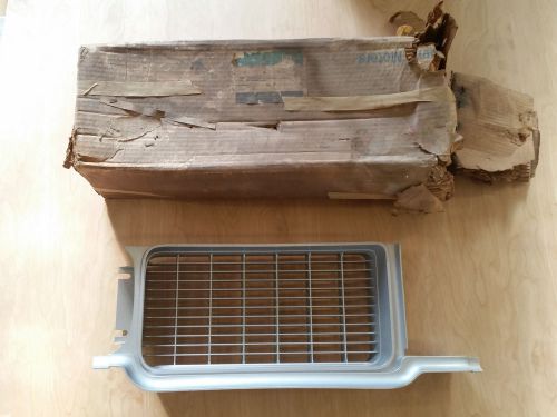 1970 70 oldsmobile cutlass/f85 rallye 350 w31 grille right side nos