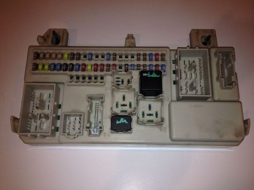 04.5-08 volvo s40/v50 bcm/ccm body control module and fuse/relay box 8690719