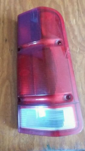 00 land rover discovery right. tail light discovery body mounted passenger