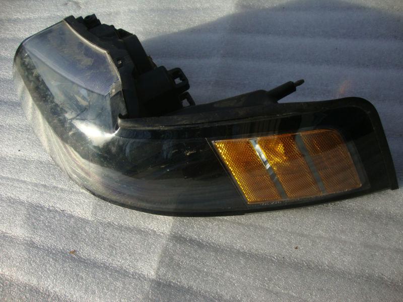 .2001 2004 mustang drivers headlamp / used / good condition.
