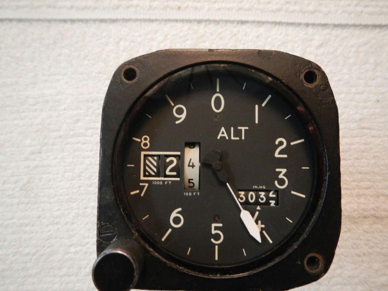 Vintage u.s military altimeter 50,000 feet aau-27/a dated may 15 1972