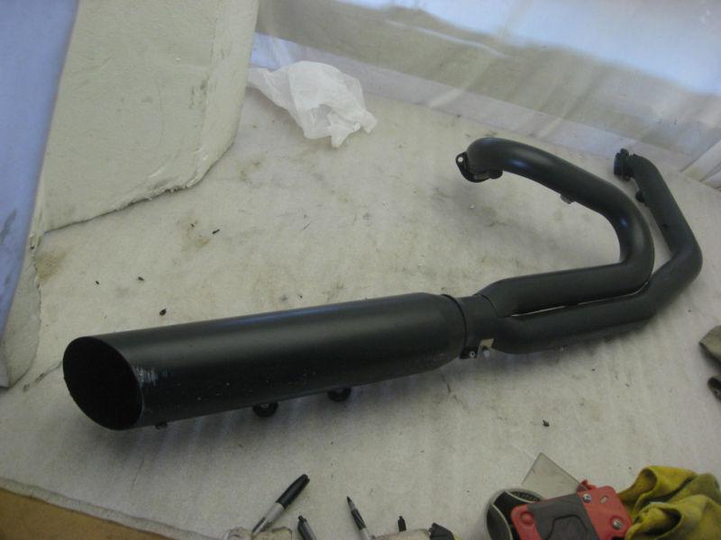 Black 2 into 1 exhaust pipes for harley softail  
