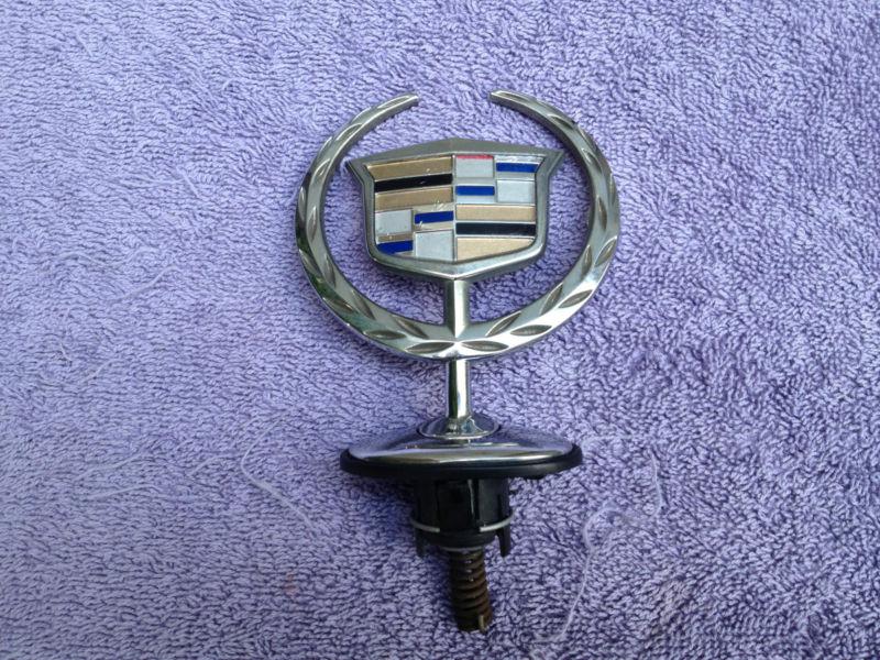 2000 2001 2002 2003 2004 2005 cadillac deville dts dhs hood ornament emblem 