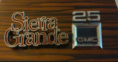 Vintage  gmc sierra grande 25 fender emblem