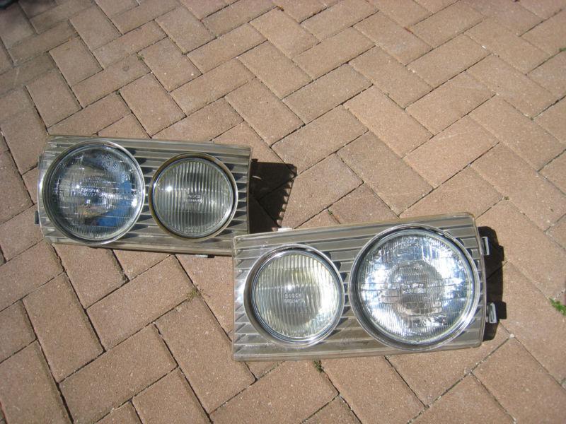 Mercedes w123 head light assemblys   left and right  1976-1985
