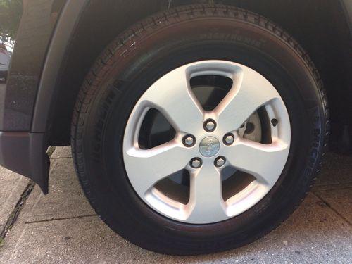 Jeep grand cherokee wheels and tires all 4 look 18" oem wheels michelin tires.
