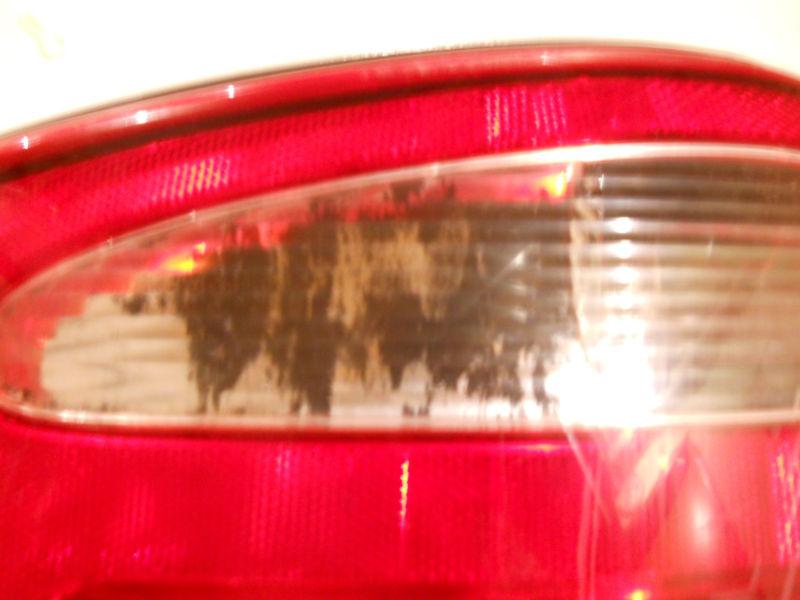 2004-2007 chrysler town & country dodge grand caravan tail light left damaged