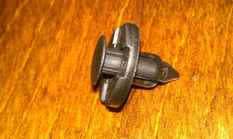 30 pc nissan/infiniti push-type bumper fender retainer clips 01553-09321