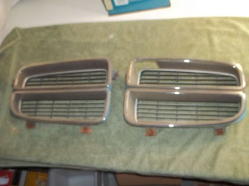 1972 pontiac lemans t-37 original gm radiator grille pair