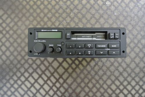 1989 saab 900 clarion am/fm radio cassette player part # 0247015