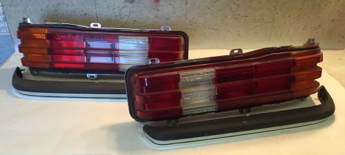 Set of tail lights with chrome trim lh rh 1977-1985 mercedes benz 300d 240d 280