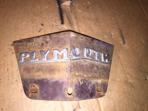 1946-1948 plymouth special fender connector above grill with plymouth script