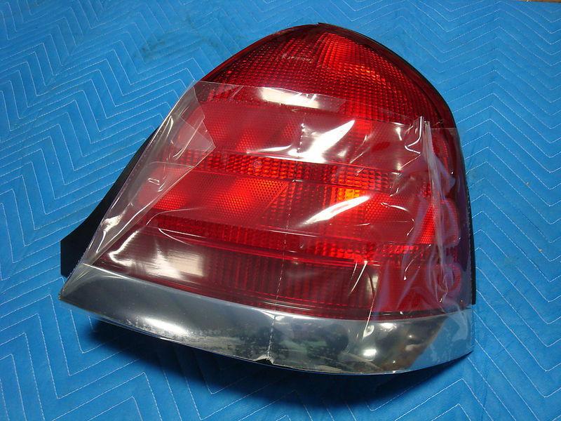 Nos taillamp tail light  assembly  1999 - 2011 ford crown victoria right side