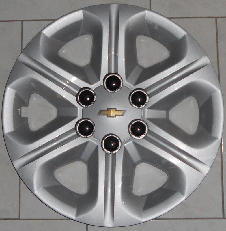 2009 - 2011 chevy traverse 17" oem wheel cover / hubcap  9597564