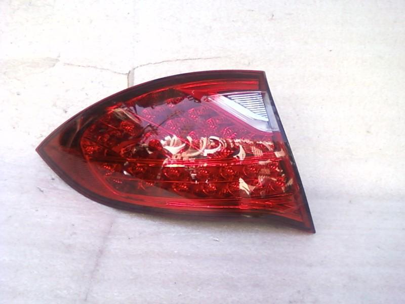 2011-2013 porsche cayenne driver side left taillight lamp