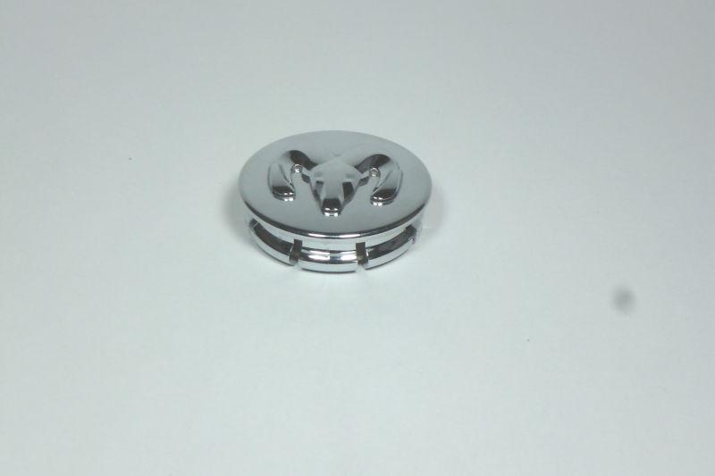 05 - 08  dodge magnum charger oem wheel center cap (oxg80trmaa/04895900aa)