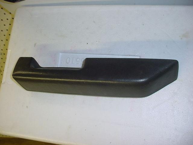Nissan hardbody d21 pathfinder right hand door handle pull gray that looks brown