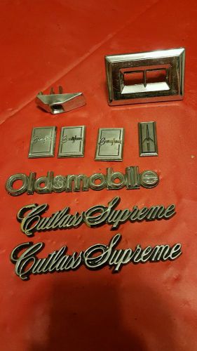 1982,1983,1984,1985,1986,1987,1988,1989 olds cutlass supreme brougham emblems