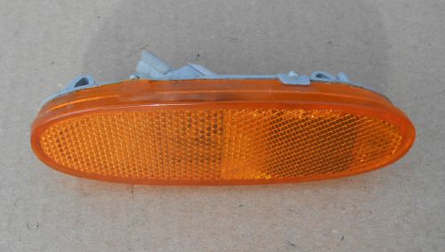 1999-2002 daewoo lanos  3dr hatch rh front side marker light orange - used