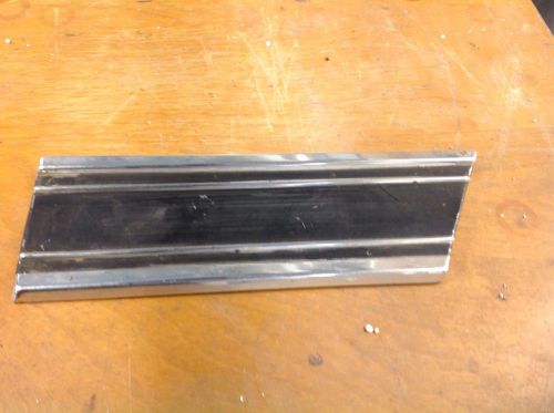 Gmc chevrolet right front side moulding nos gm