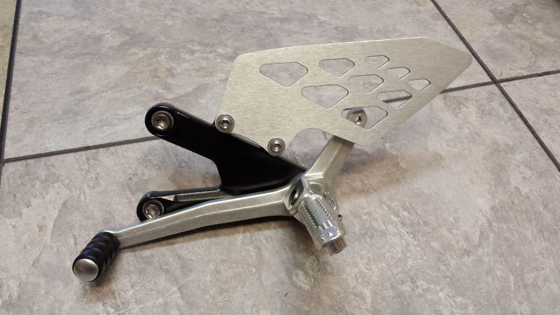 Bmw s1000rr factory oem left/shifter rear-set, very nice set, almost perfect!!!