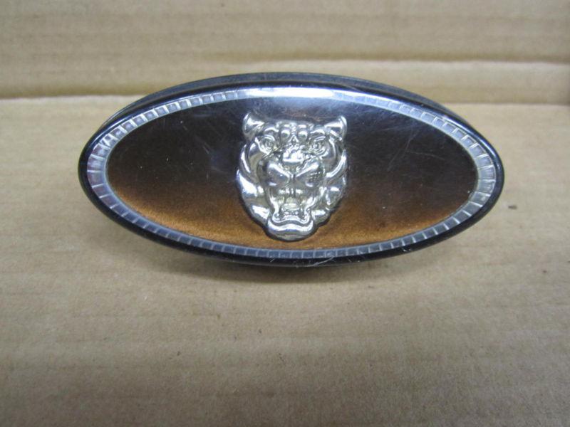 Jaguar xjs steering wheel horn pad emblem ornament oe growler on gold-brown