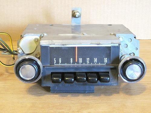 1968 ford econoline factory am radio - nice radio - plays great!!