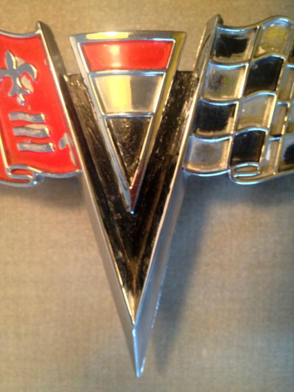 Original 1963-64 corvette sting ray hood emblem