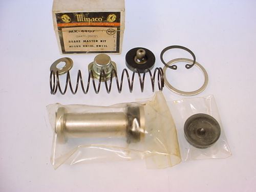 Toyota hilux pickup 1969 new brake master cylinder repair kit  04471-35032