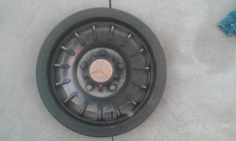  mercedes w123 240d 14" mag bundt-style hubcap r107 w116 w123