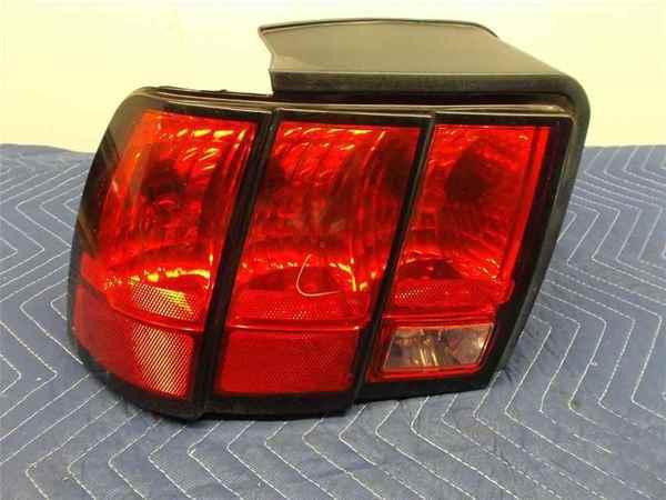 2002-2004 ford mustang  tail lamp lh oem lkq