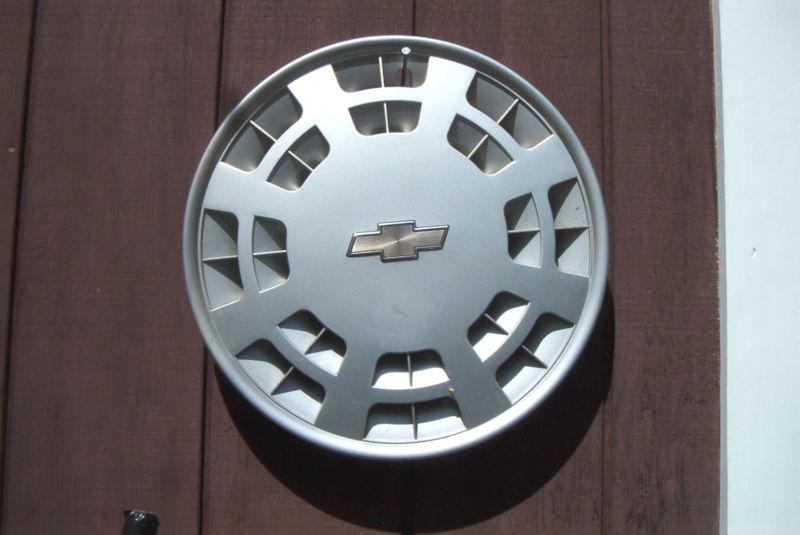 Oe chevy caprice 15 inch wheelcover, 32 slot, 1991-92, # 3203, nice driver qlty