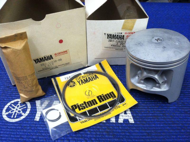 Nos yamaha piston kit (standard). 1980 yz465 g. oem# 3r5-11630-00-00