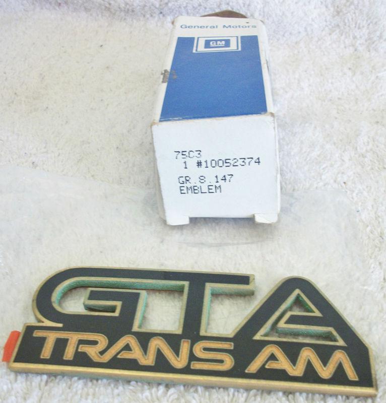 1987-1992 pontiac trans-am gta fender emblem gm-"new" in the box 10052374 rare..