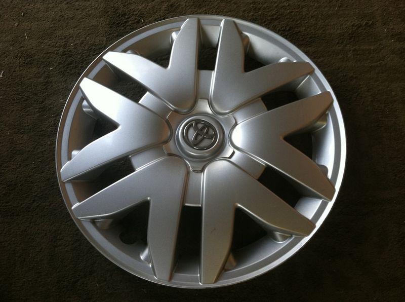 One factory original toyota sienna hubcap 2006 2007 2008 2009 2010 free shp!