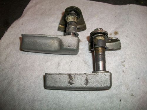 1976 evinrude johnson 75hp 3 cyl outboard motor cawling hood latches