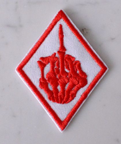 Middle finger up red bone skull iron on patch aufnäher parche brodé patche toppa