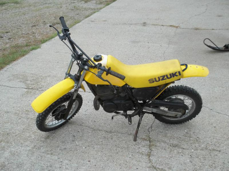 Suzuki 80 dirt bike.  vintage suzuki dirt bike two stroke 80